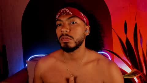 Snapshot of noah_jones__ chatting on 02.07.25 Noah online show from 02.07.25