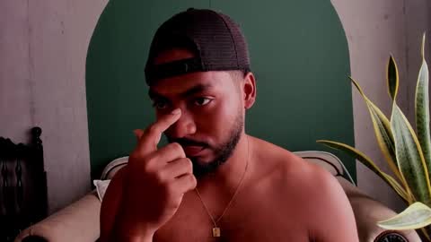 Snapshot of noah_jones__ chatting on 02.07.25 Noah online show from 02.07.25