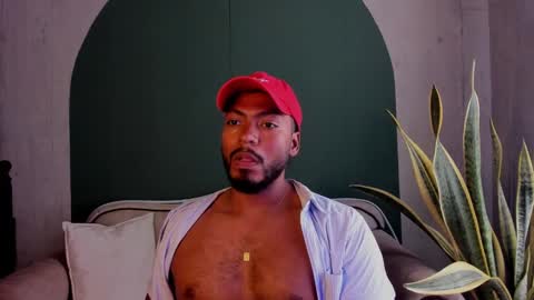 Snapshot of noah_jones__ chatting on 02.08.25 Noah online show from 02.08.25