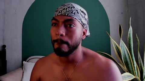 Snapshot of noah_jones__ chatting on 02.10.25 Noah online show from 02.10.25