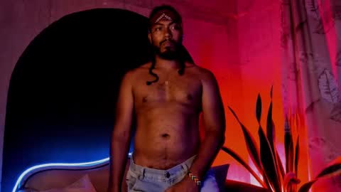 Snapshot of noah_jones__ chatting on 02.15.25 Noah online show from 02.15.25