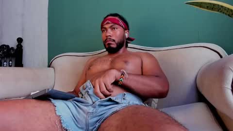 Snapshot of noah_jones__ chatting on 02.15.25 Noah online show from 02.15.25