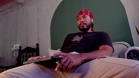 Snapshot of noah_jones__ chatting on 09.11.25 Noah online show from 09.11.25