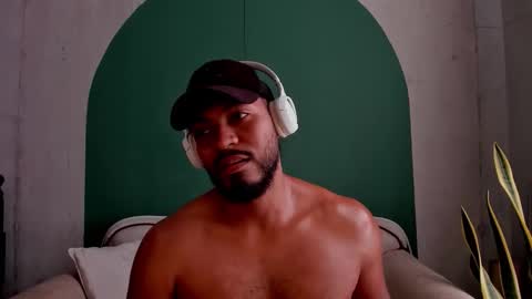 Snapshot of noah_jones__ chatting on 09.22.25 Noah online show from 09.22.25