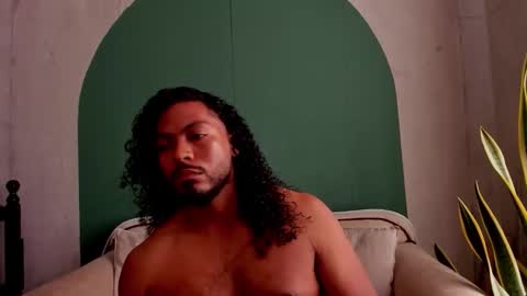 Snapshot of noah_jones__ chatting on 11.08.25 Noah online show from 11.08.25