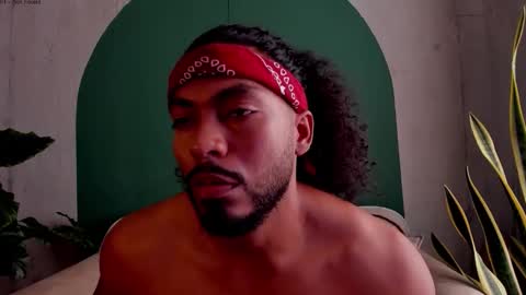 Snapshot of noah_jones__ chatting on 11.10.25 Noah online show from 11.10.25