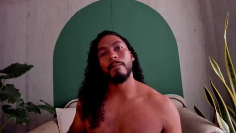 Snapshot of noah_jones__ chatting on 11.13.25 Noah online show from 11.13.25