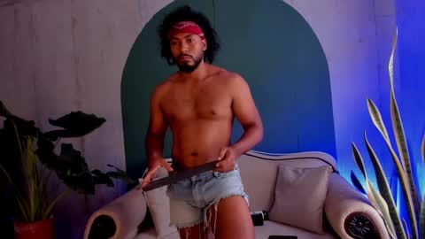 Snapshot of noah_jones__ chatting on 11.16.25 Noah online show from 11.16.25