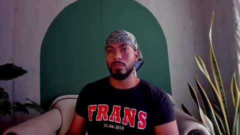 Snapshot of noah_jones__ chatting on 11.17.25 Noah online show from 11.17.25