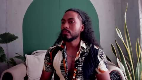 Snapshot of noah_jones__ chatting on 11.19.25 Noah online show from 11.19.25