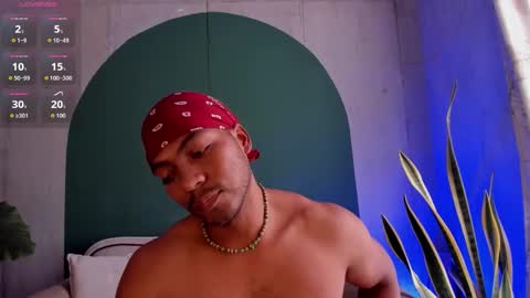 Snapshot of noah_jones__ chatting on 11.28.25 Noah online show from 11.28.25