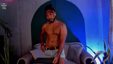 Snapshot of noah_jones__ chatting on 02.11.26 Noah online show from 02.11.26