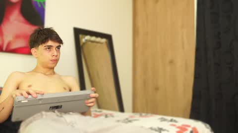 Snapshot of noah_loveboy chatting on 12.11.24 Noah online show from 12.11.24