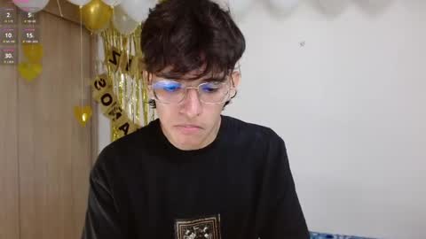 Snapshot of noah_millerx_ chatting on 05.23.26 noah online show from 05.23.26