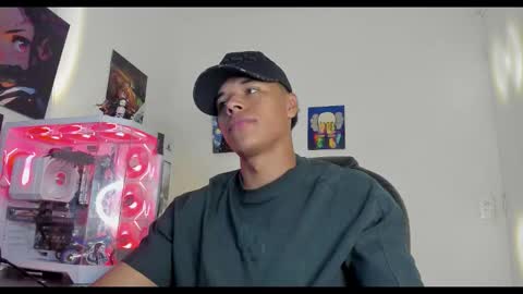 Snapshot of noah_silver chatting on 12.15.25 noah_silver online show from 12.15.25