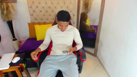 N O AH - S T H O  N E online show from 01.16.26