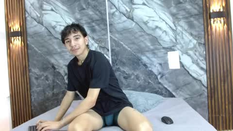 Snapshot of noahwalker__ chatting on 04.25.26 online show from 04.25.26