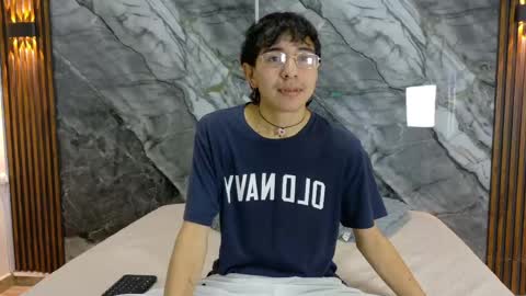 Snapshot of noahwalker__ chatting on 05.04.26 online show from 05.04.26