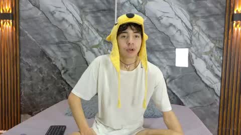 Snapshot of noahwalker__ chatting on 05.16.26 online show from 05.16.26