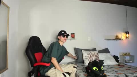 Snapshot of noble_b312_ chatting on 11.09.25 Crow online show from 11.09.25