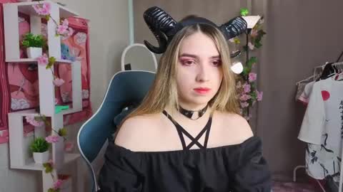 Snapshot of nocturnehuntress chatting on 05.24.26 Alice online show from 05.24.26
