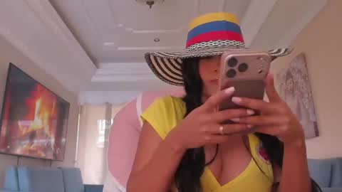  In instagram dayhannanoemi online show from 06.17.26