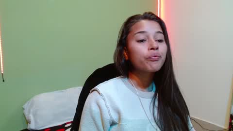 Snapshot of noha_thomson chatting on 12.12.24 Noha Thomson online show from 12.12.24