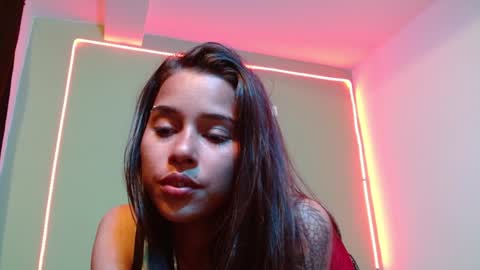 Snapshot of noha_thomson chatting on 12.12.24 Noha Thomson online show from 12.12.24