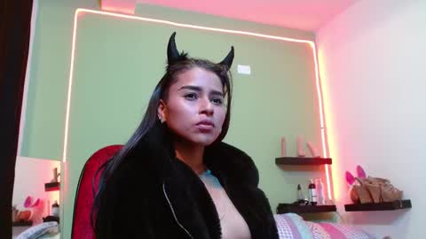 Snapshot of noha_thomson chatting on 02.14.25 Noha Thomson online show from 02.14.25