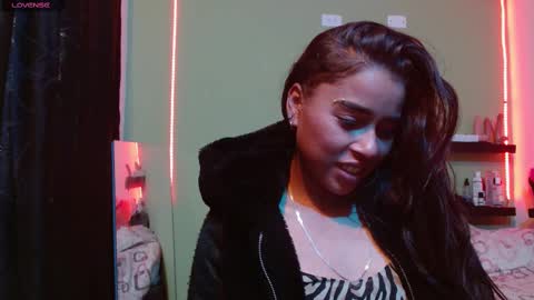 Snapshot of noha_thomson chatting on 02.27.25 Noha Thomson online show from 02.27.25