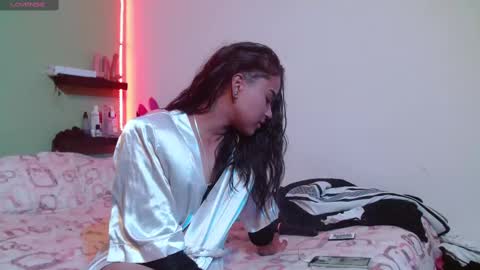 Snapshot of noha_thomson chatting on 02.27.25 Noha Thomson online show from 02.27.25