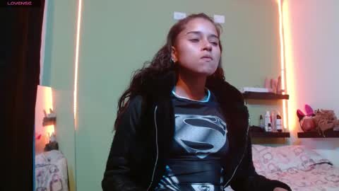 Snapshot of noha_thomson chatting on 03.01.25 Noha Thomson online show from 03.01.25