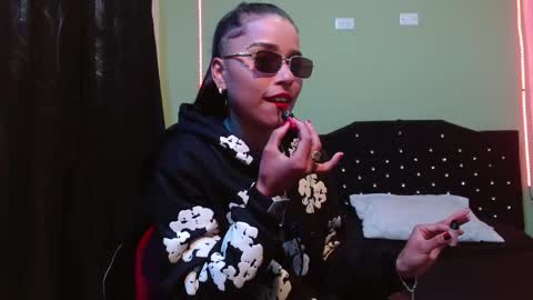 Snapshot of noha_thomson chatting on 10.04.25 Noha Thomson online show from 10.04.25