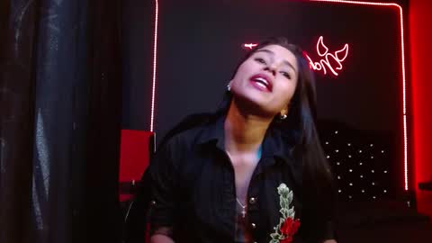 Snapshot of noha_thomson chatting on 10.30.25 Noha Thomson online show from 10.30.25