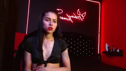 Snapshot of noha_thomson chatting on 11.03.25 Noha Thomson online show from 11.03.25