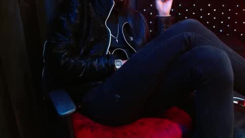 Snapshot of noha_thomson chatting on 11.16.25 Noha Thomson online show from 11.16.25