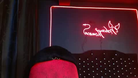 Noha Thomson online show from 05.05.26