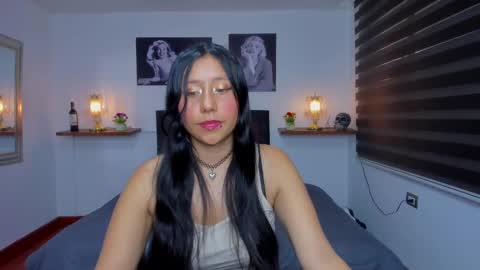 Snapshot of nohemi_louse chatting on 02.05.25 Nohemi online show from 02.05.25