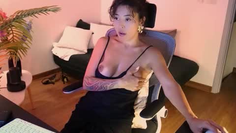 noirelysia online show from 12.16.25