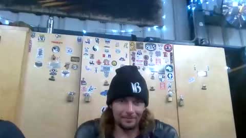 Snapshot of nomadicouple chatting on 10.27.25 nomadicouple online show from 10.27.25