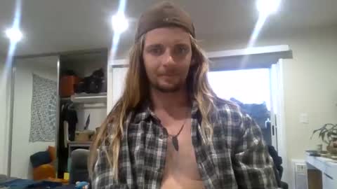 Snapshot of nomadicouple chatting on 10.28.25 nomadicouple online show from 10.28.25