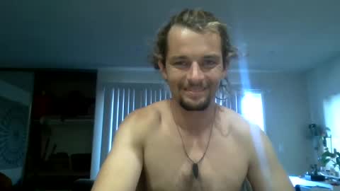 Snapshot of nomadicouple chatting on 11.04.25 nomadicouple online show from 11.04.25