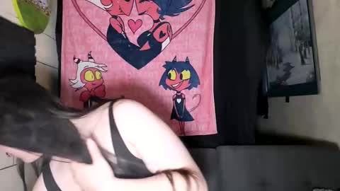 nonbinarybeauty20 online show from 05.10.26