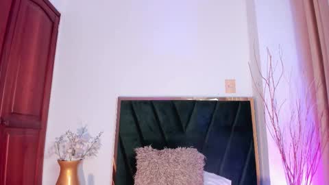 Nora Da Silva online show from 11.11.25