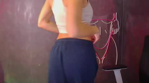 Snapshot of nora_n chatting on 09.15.25 Nora online show from 09.15.25