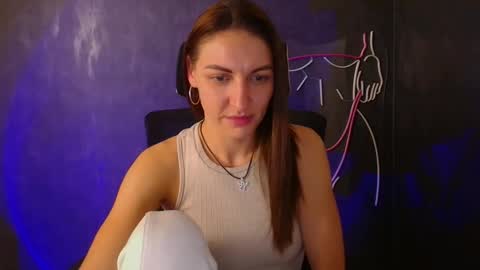 Snapshot of nora_n chatting on 10.06.25 Nora online show from 10.06.25