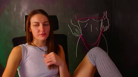 Snapshot of nora_n chatting on 10.14.25 Nora online show from 10.14.25