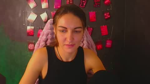 Snapshot of nora_n chatting on 10.28.25 Nora online show from 10.28.25