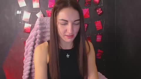 Snapshot of nora_n chatting on 12.17.25 Nora online show from 12.17.25