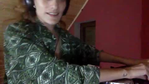 Snapshot of norablues chatting on 09.23.25 norablues online show from 09.23.25